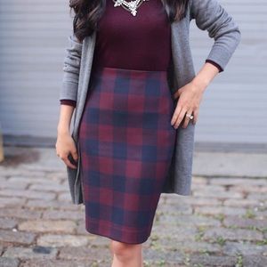 ANN TAYLOR Petite Checkered Pencil Skirt (burgundy and navy plaid work skirt)